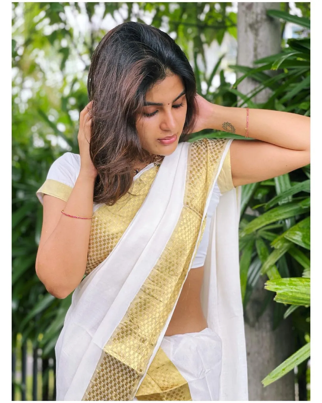 MALAYALAM ACTRESS SAMYUKTHA MENON STILLS IN WHITE SAREE 2